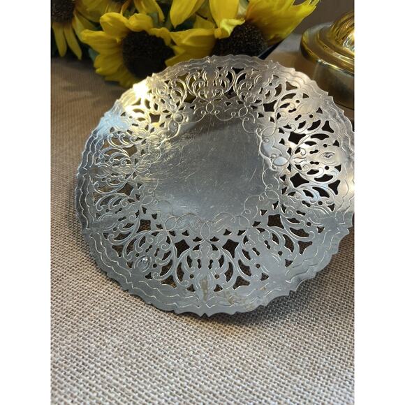 Vintage SILVERPLATE from Italy- Scalloped Edge Kitchen TRIVET - Picture 8 of 9